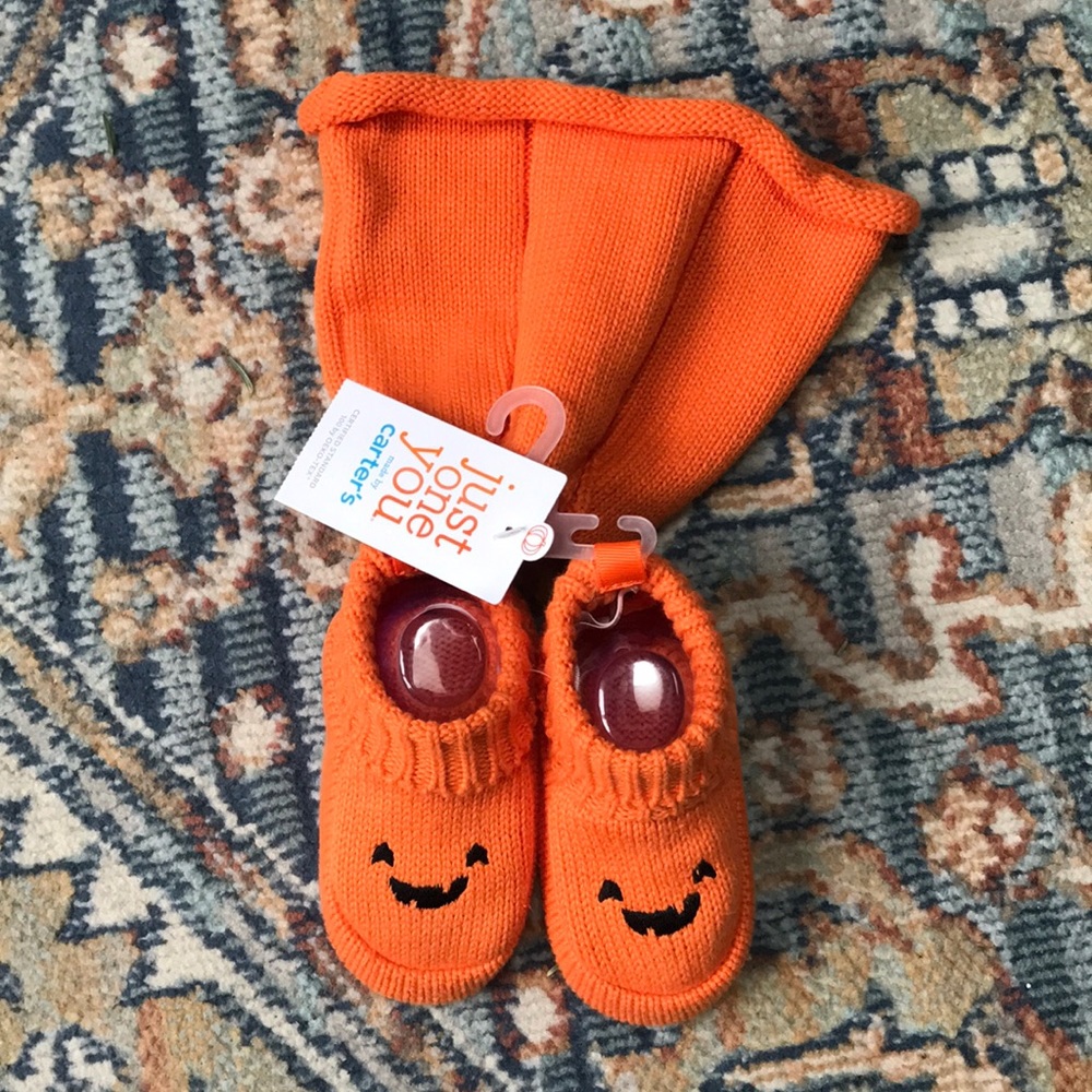 Brand New Baby Pumpkin Booties and Hat